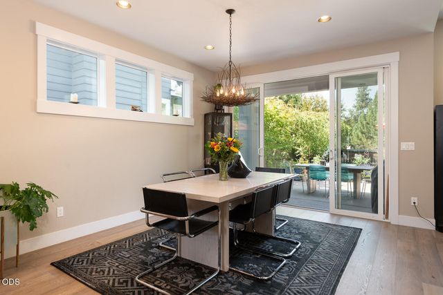 2100 NW Newport Hills Drive, Bend, OR 97703