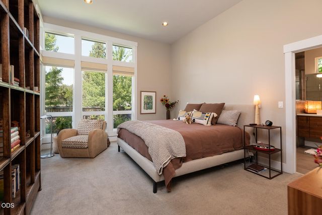 2100 NW Newport Hills Drive, Bend, OR 97703
