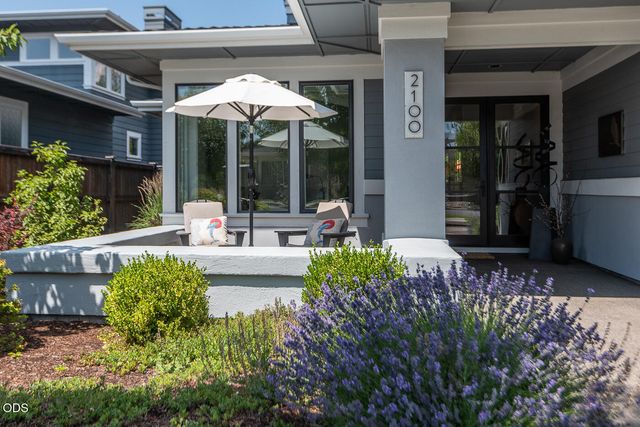 2100 NW Newport Hills Drive, Bend, OR 97703