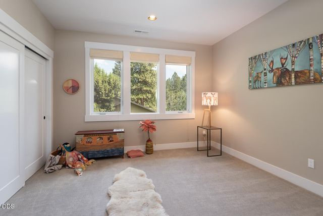 2100 NW Newport Hills Drive, Bend, OR 97703
