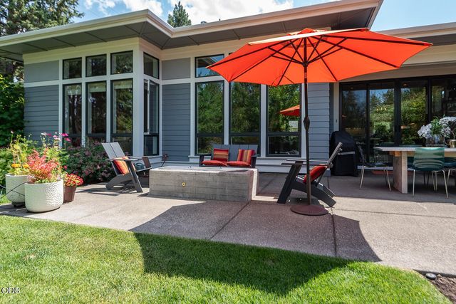 2100 NW Newport Hills Drive, Bend, OR 97703
