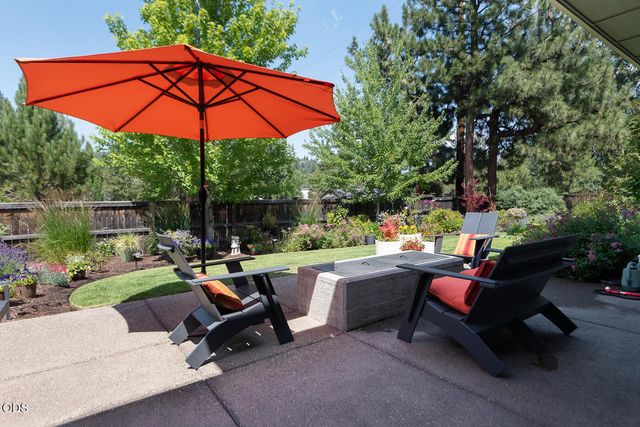 2100 NW Newport Hills Drive, Bend, OR 97703