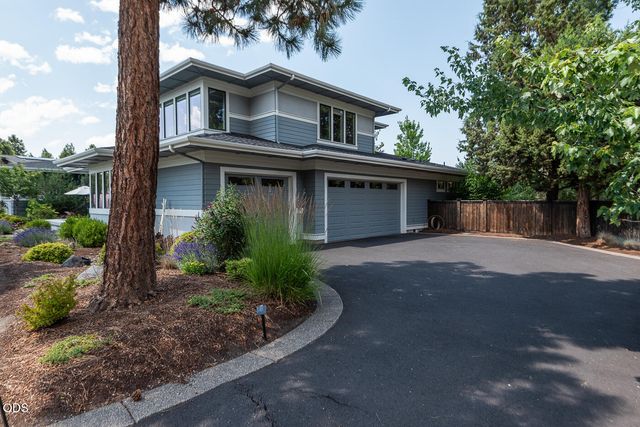 2100 NW Newport Hills Drive, Bend, OR 97703