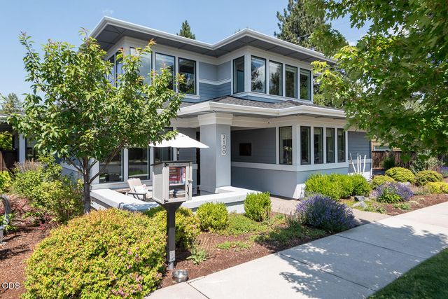 2100 NW Newport Hills Drive, Bend, OR 97703