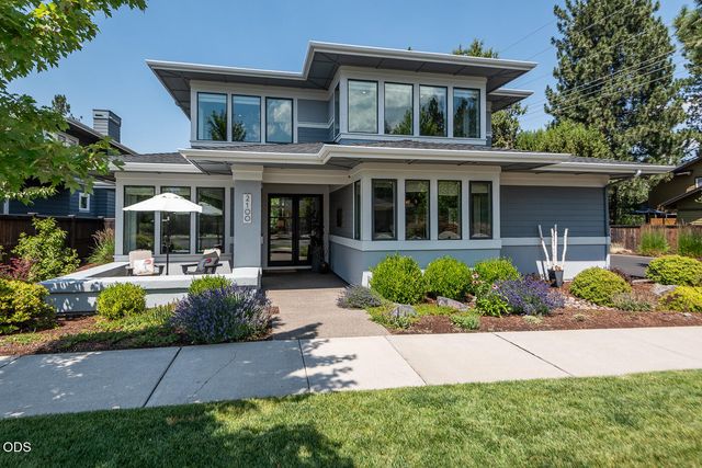 2100 NW Newport Hills Drive, Bend, OR 97703
