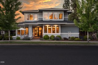 2100 NW Newport Hills Drive, Bend, OR 97703