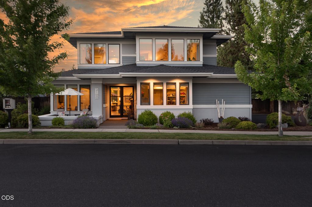 2100 NW Newport Hills Drive, Bend, OR 97703