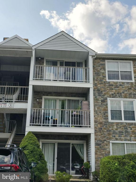 28 HOLLY CT, Hamilton, NJ 08619
