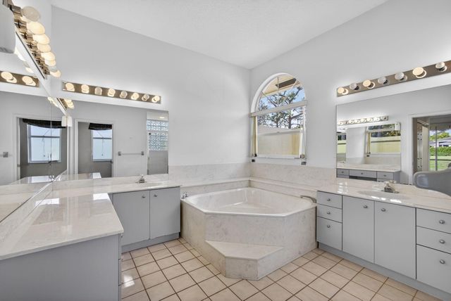 5649 Sea Biscuit Road, Palm Beach Gardens, FL 33418