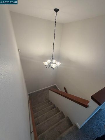 105 Via Cabrera Ln, Martinez, CA 94553