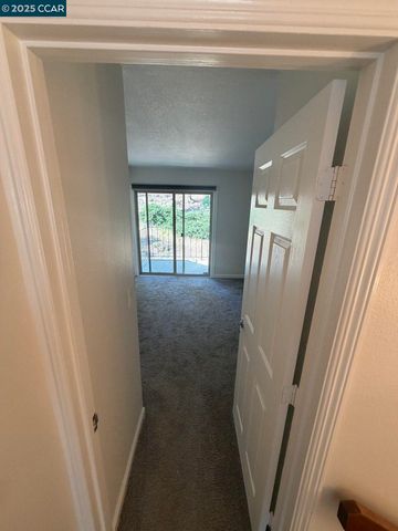 105 Via Cabrera Ln, Martinez, CA 94553