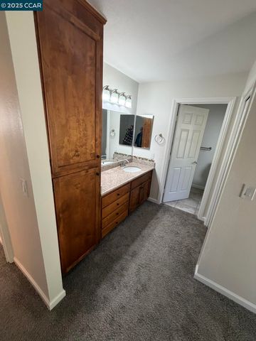 105 Via Cabrera Ln, Martinez, CA 94553
