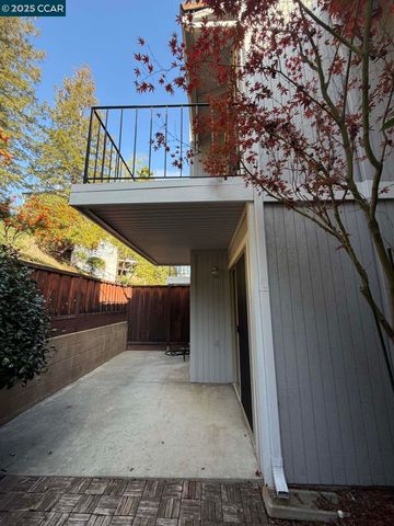 105 Via Cabrera Ln, Martinez, CA 94553