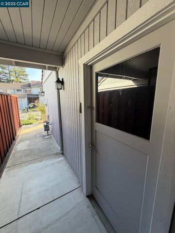 105 Via Cabrera Ln, Martinez, CA 94553