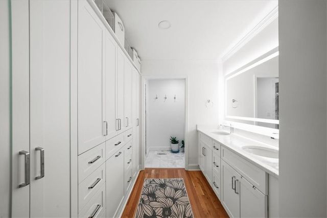 31 W Belle Isle Road, Sandy Springs, GA 30342