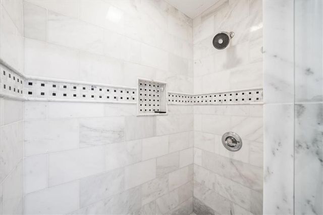 31 W Belle Isle Road, Sandy Springs, GA 30342