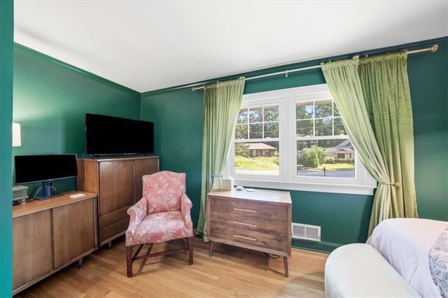 31 W Belle Isle Road, Sandy Springs, GA 30342