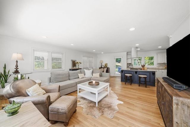 31 W Belle Isle Road, Sandy Springs, GA 30342