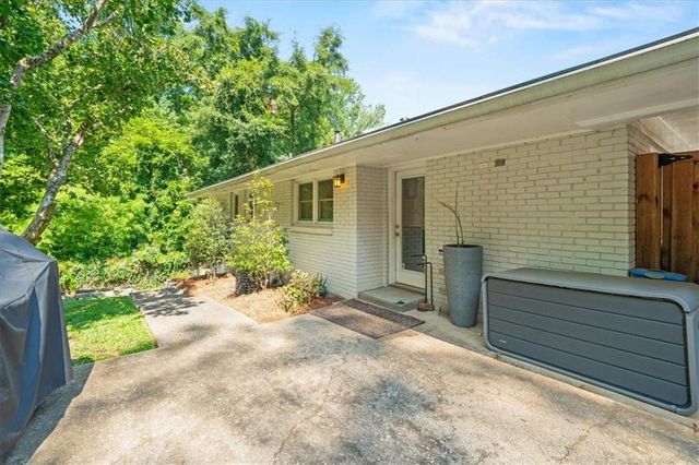 31 W Belle Isle Road, Sandy Springs, GA 30342