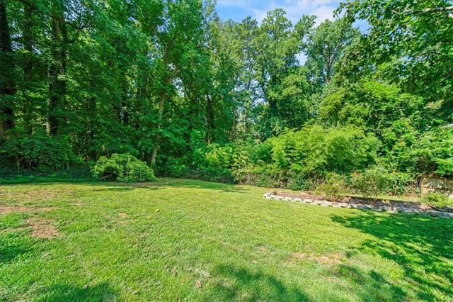 31 W Belle Isle Road, Sandy Springs, GA 30342