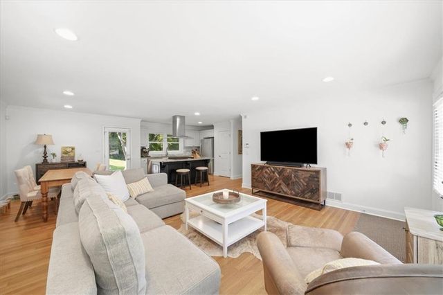 31 W Belle Isle Road, Sandy Springs, GA 30342