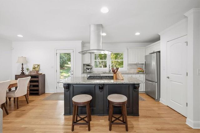 31 W Belle Isle Road, Sandy Springs, GA 30342