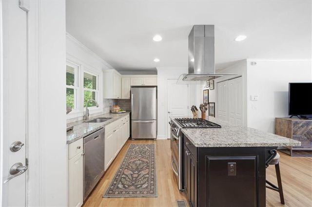 31 W Belle Isle Road, Sandy Springs, GA 30342