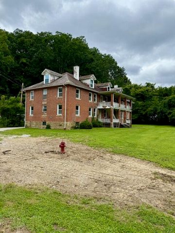 332 Old Campus Rd Road, Frenchburg, KY 40322