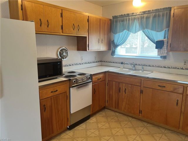 103 Belgrave RD, Newport News, VA 23602