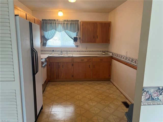 103 Belgrave RD, Newport News, VA 23602