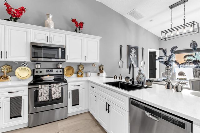 100 AURORA LANE, Kissimmee, FL 34758