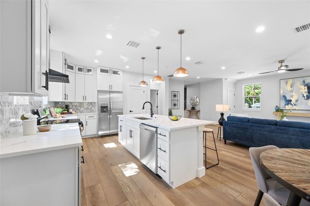 1004 W HENRY AVENUE, Tampa, FL 33604