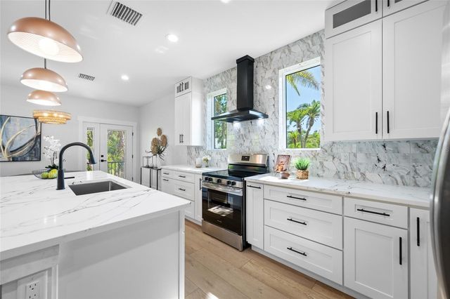 1004 W HENRY AVENUE, Tampa, FL 33604