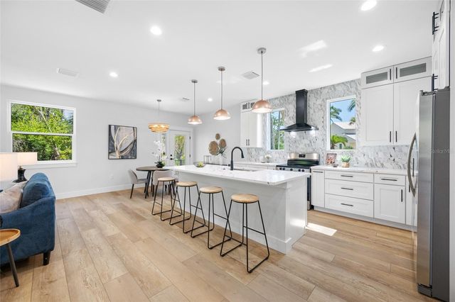 1004 W HENRY AVENUE, Tampa, FL 33604