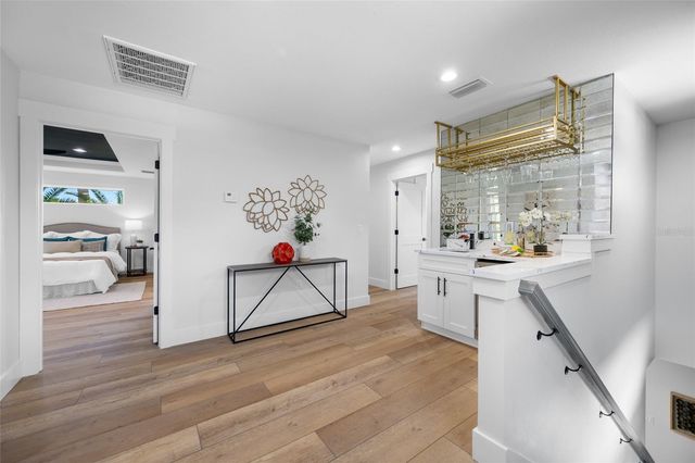 1004 W HENRY AVENUE, Tampa, FL 33604