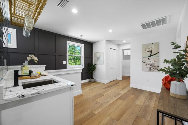 1004 W HENRY AVENUE, Tampa, FL 33604
