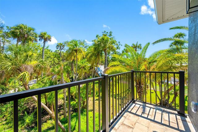 1004 W HENRY AVENUE, Tampa, FL 33604