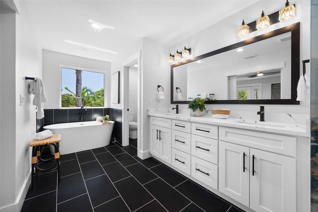 1004 W HENRY AVENUE, Tampa, FL 33604