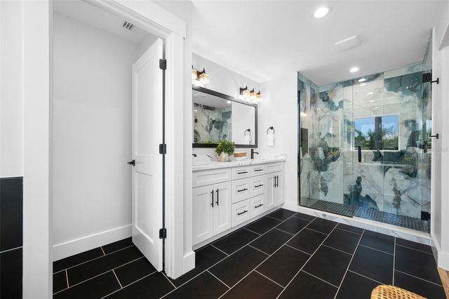 1004 W HENRY AVENUE, Tampa, FL 33604
