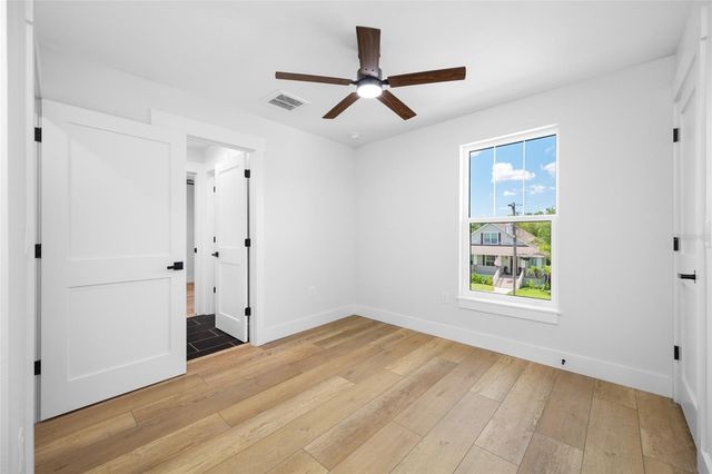 1004 W HENRY AVENUE, Tampa, FL 33604