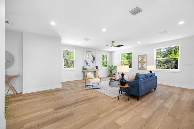 1004 W HENRY AVENUE, Tampa, FL 33604