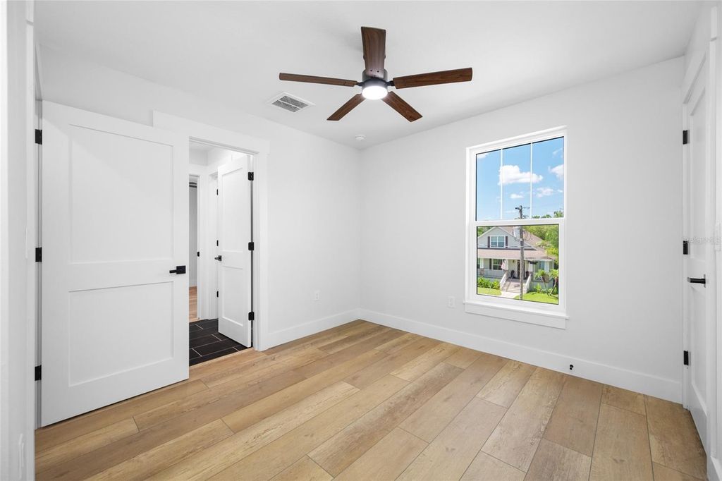 Image 35 of property listing at 1004 W HENRY AVENUE, Tampa, FL 33604