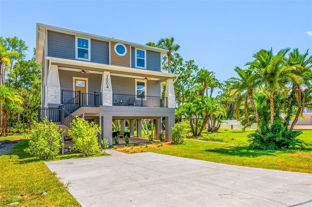 Image 39 of property listing at 1004 W HENRY AVENUE, Tampa, FL 33604