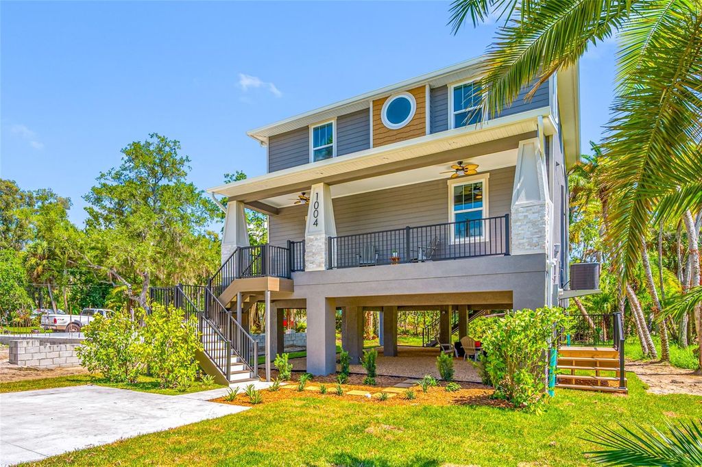 Image 5 of property listing at 1004 W HENRY AVENUE, Tampa, FL 33604