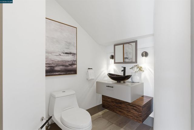 11 Bigleaf Road, Orinda, CA 94563