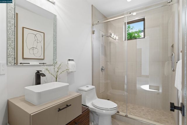 11 Bigleaf Road, Orinda, CA 94563