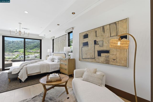 11 Bigleaf Road, Orinda, CA 94563