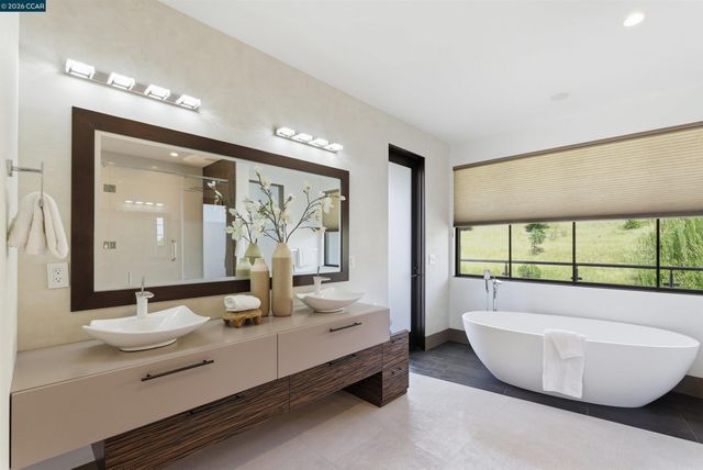 11 Bigleaf Road, Orinda, CA 94563