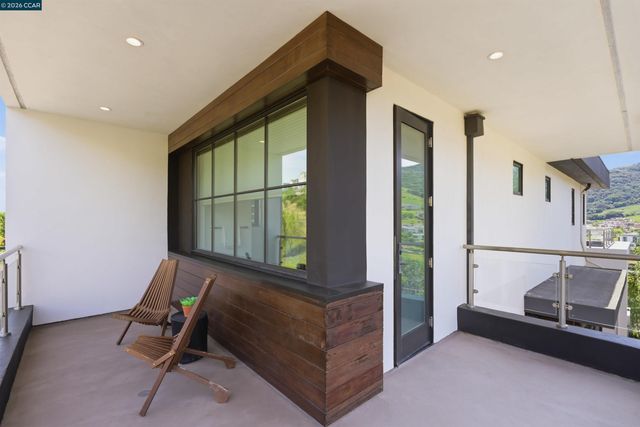 11 Bigleaf Road, Orinda, CA 94563