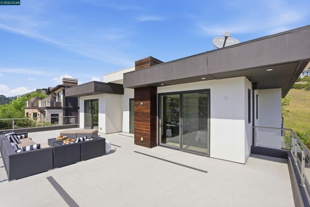 11 Bigleaf Road, Orinda, CA 94563